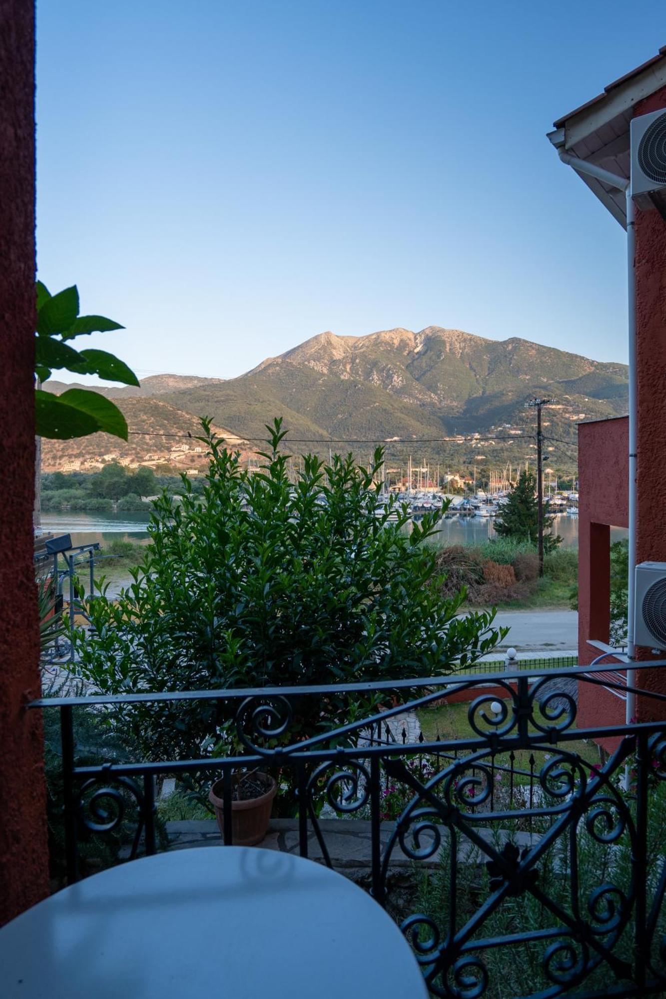 Vliho Bay Boutique Hotel Yénion Стая снимка
