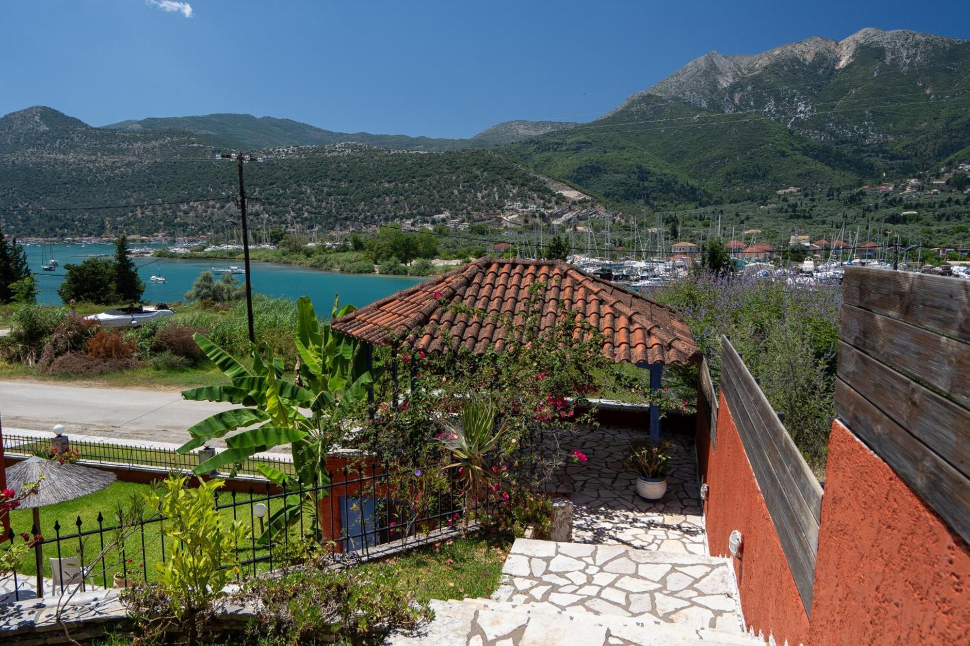 Vliho Bay Boutique Hotel Yénion Екстериор снимка