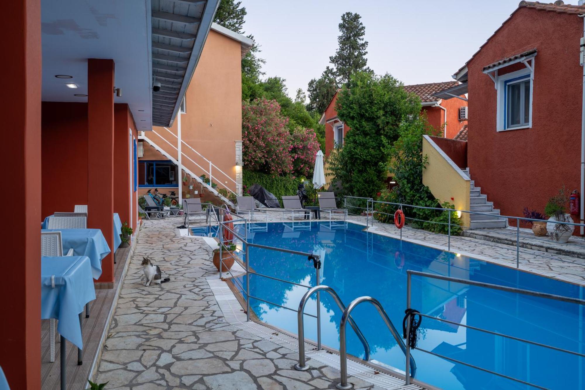 Vliho Bay Boutique Hotel Yénion Екстериор снимка