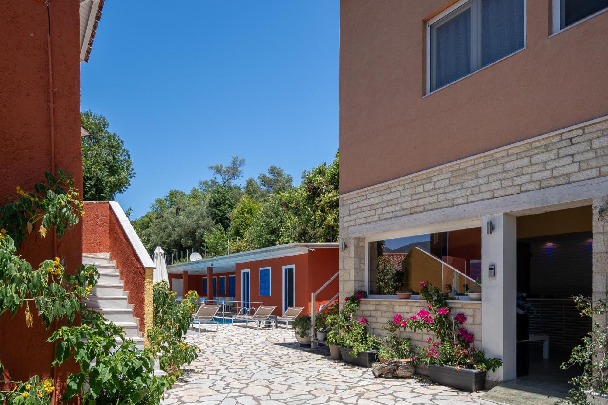 Vliho Bay Boutique Hotel Yénion Екстериор снимка
