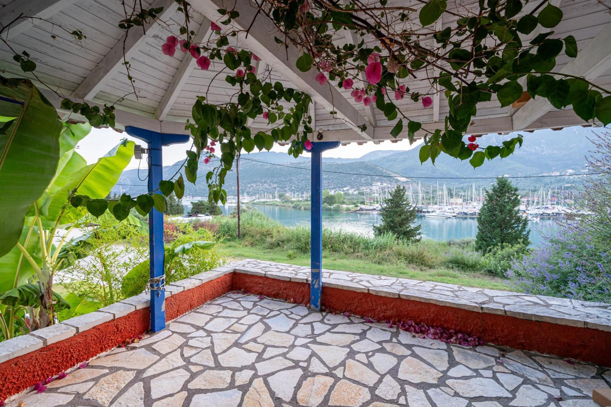 Vliho Bay Boutique Hotel Yénion Екстериор снимка