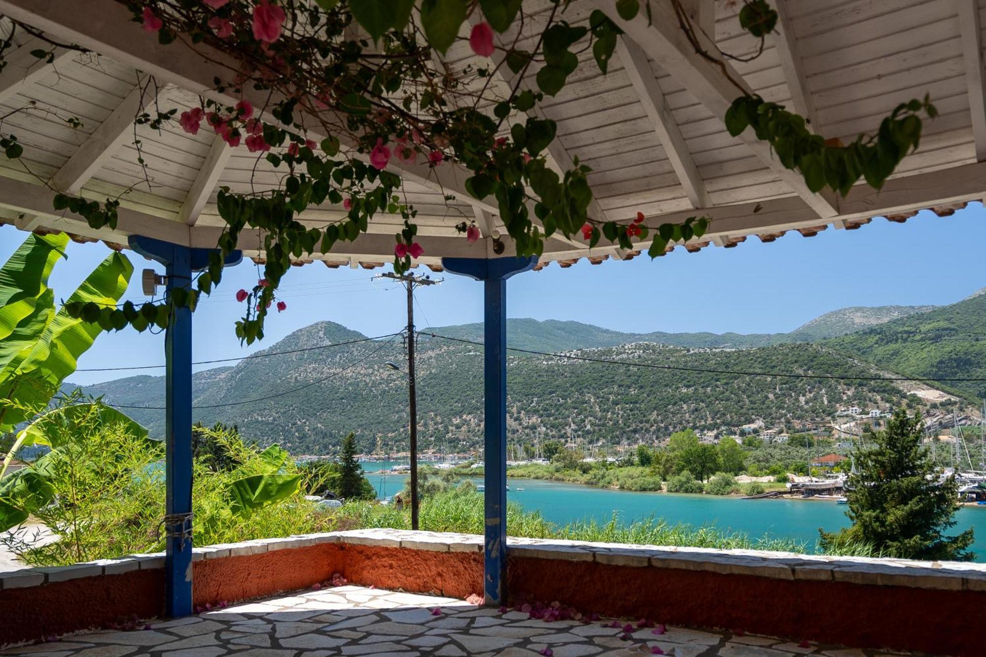Vliho Bay Boutique Hotel Yénion Екстериор снимка
